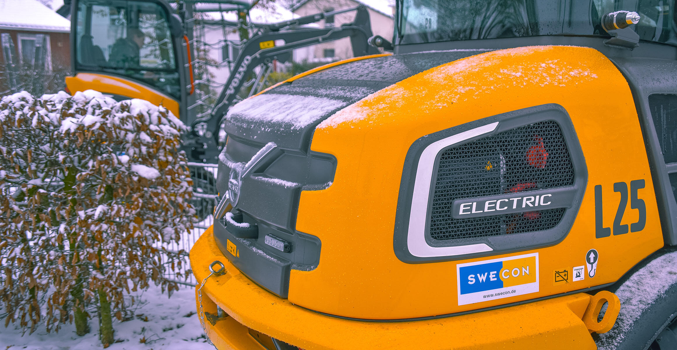 The L25 Electric was put to work alongside the ECR25 Electric 