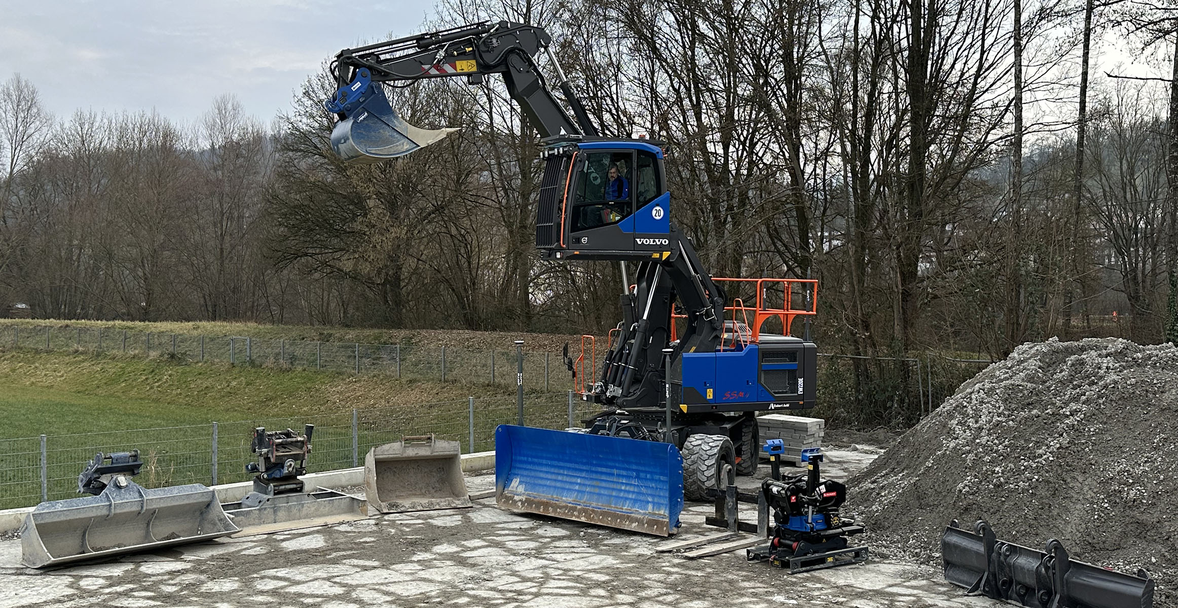 Volvo machine helps students learn the future of construction