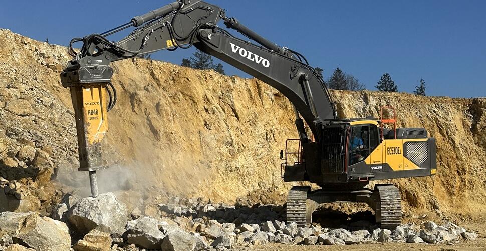 Sebald Zement mit EC530E und Volvo-Hammer