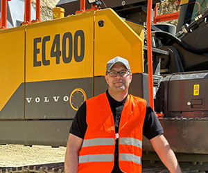 Mit Hybridkraft durch den Bentonitabbau