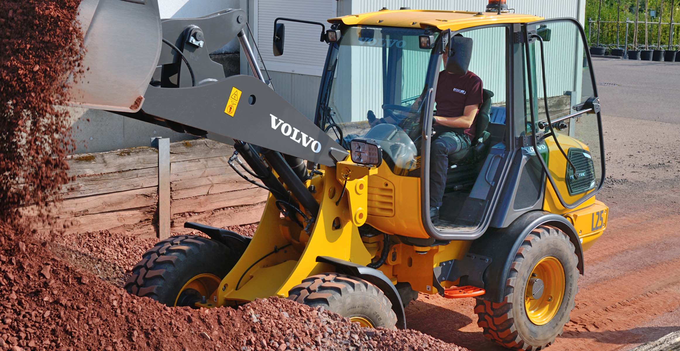 Volvo’s erster Elektro-Radlader ist baum-bastischer Erfolg für deutsche ...