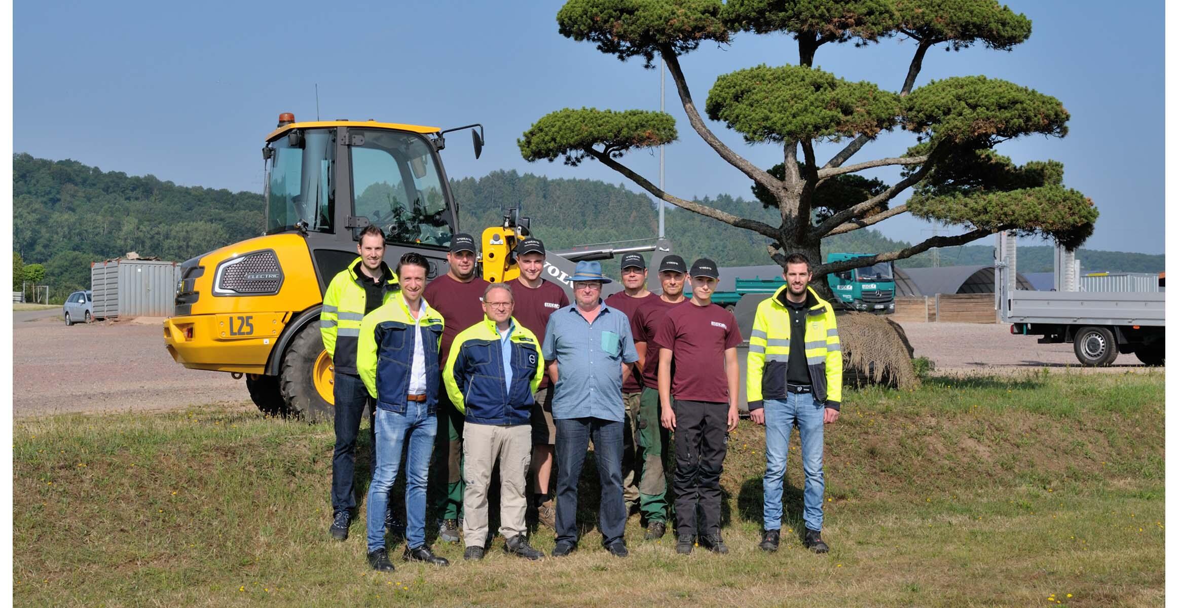 Team Volvo CE Electric und Leick Baumschule