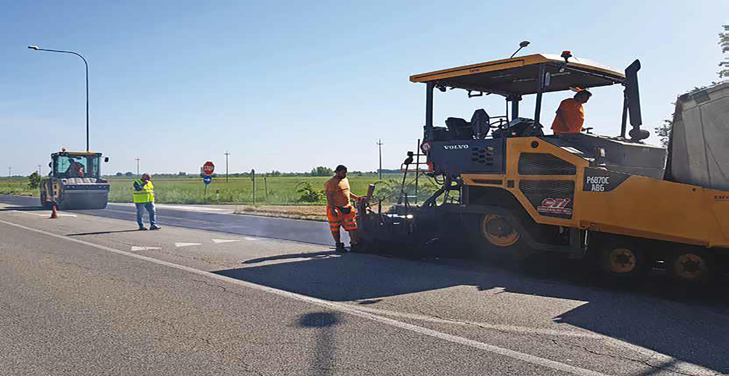 Vibrofinitrice Gommata P6870C , Rullo DD105