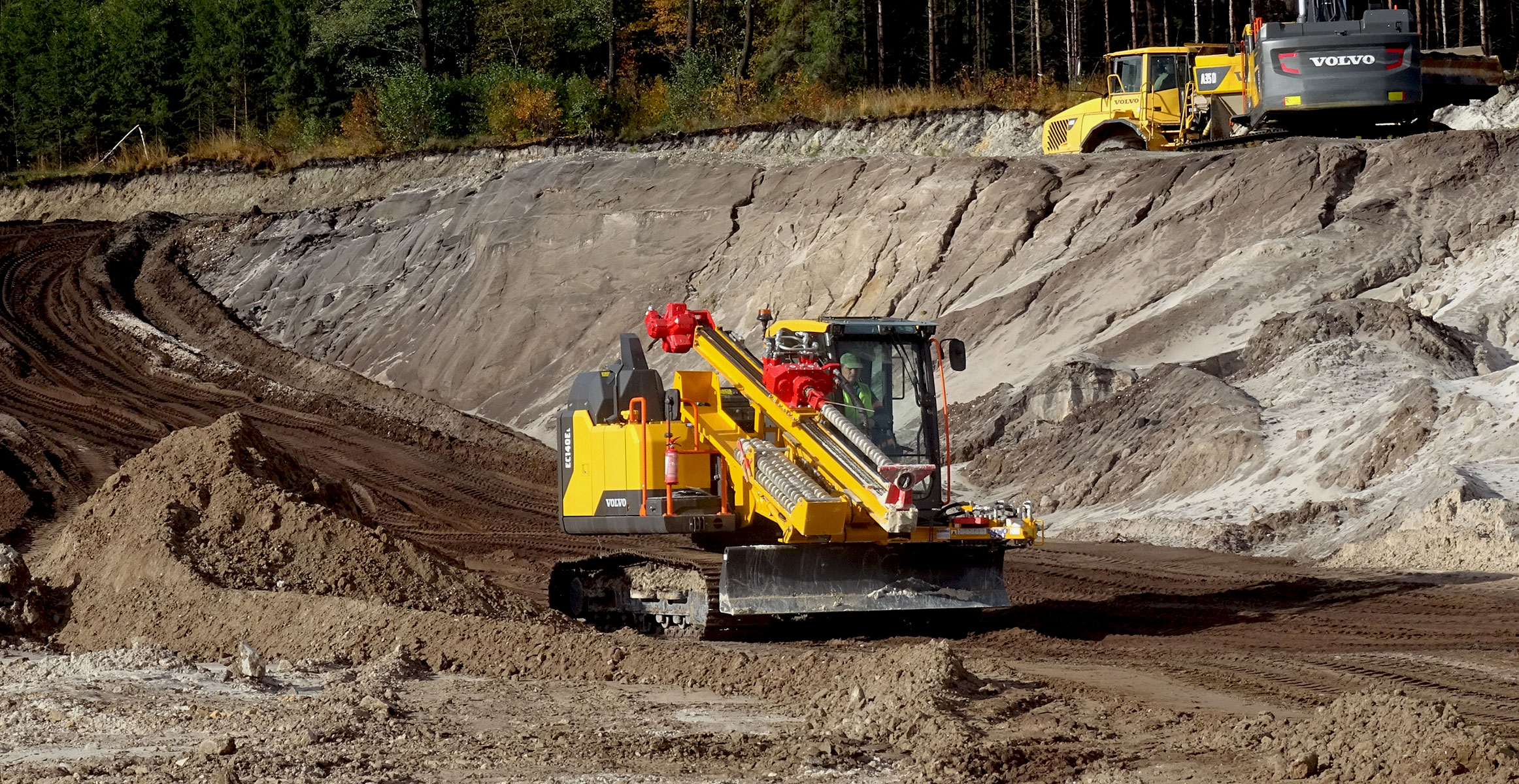 Koparka  Volvo EC140EL z wiertnicą 