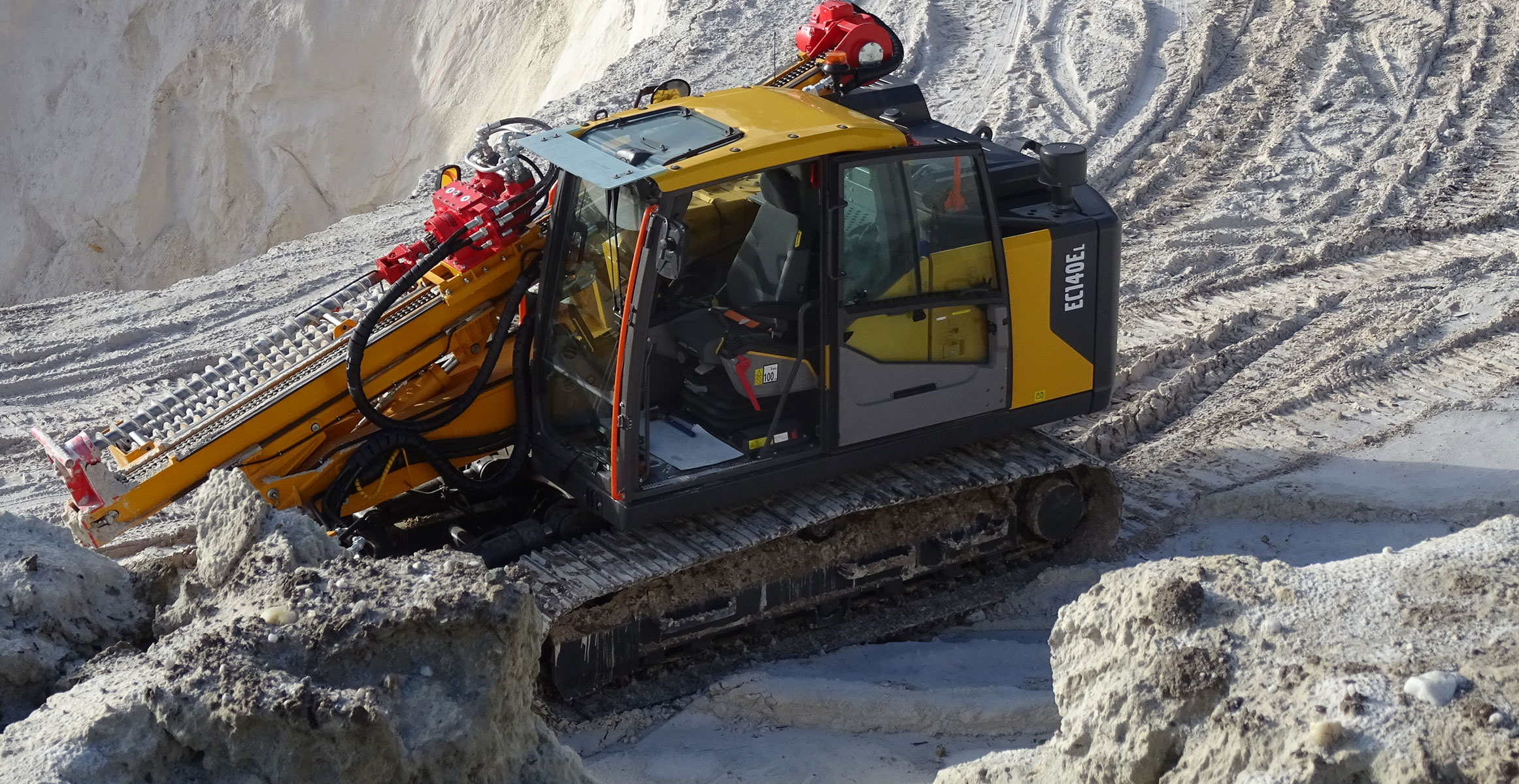 Koparka  Volvo EC140EL z wiertnicą 