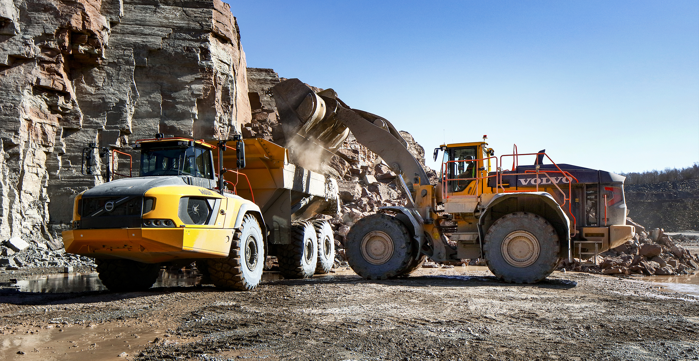 Volvo A60H dumperoch L350H hjullastare hos Cementa i Skövde