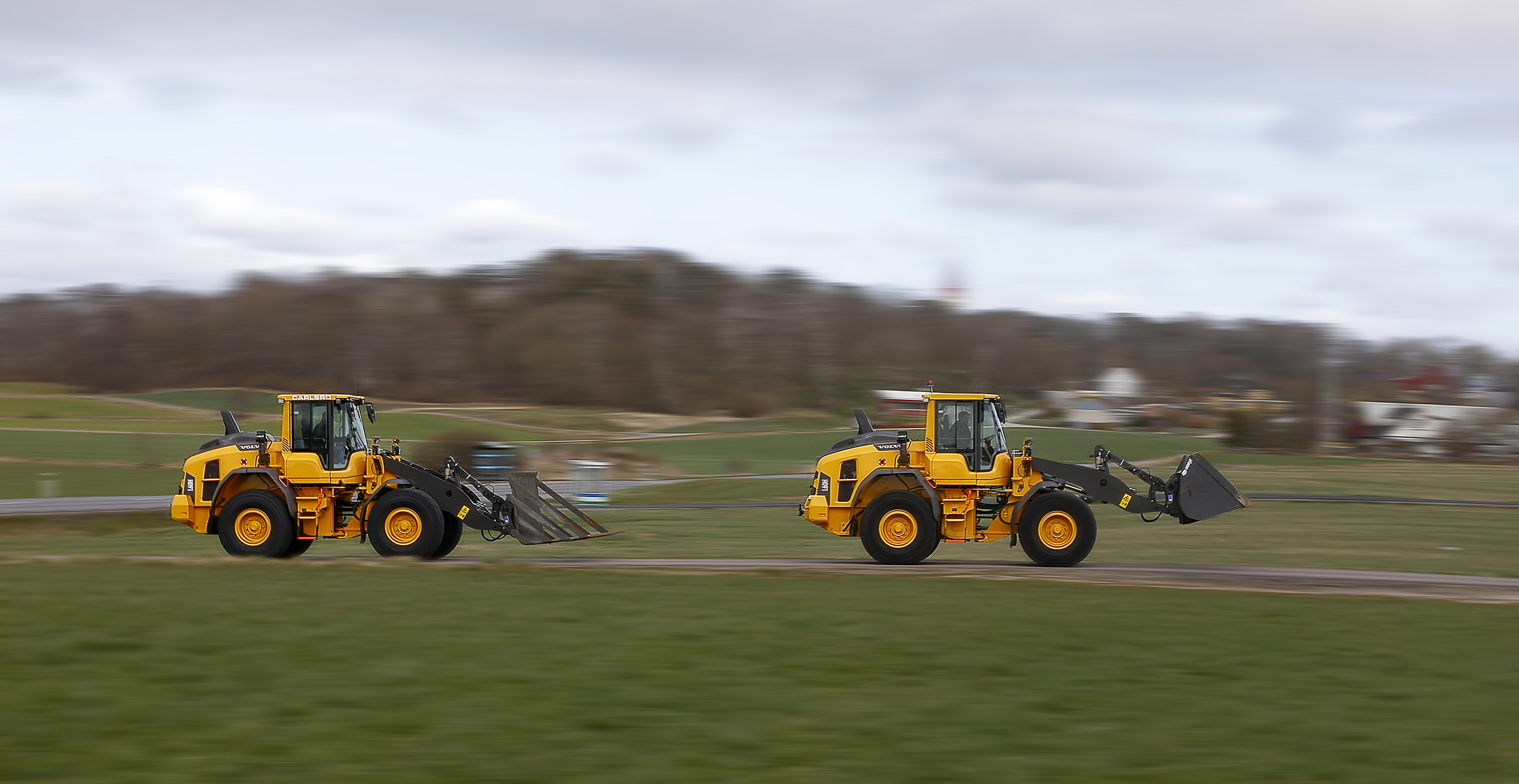 Två Volvo L60H Lantbruk hjullastare i arbete på Carlsro gård och Risens lantbruk